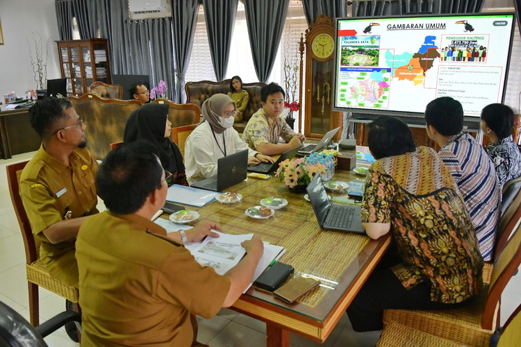 Kepala Bappedalitbang Prov. Kalteng Kaspinor Terima Kunjungan Tim Direktorat Kependudukan dan Jaminan Sosial Kementerian PPN/Bappenas