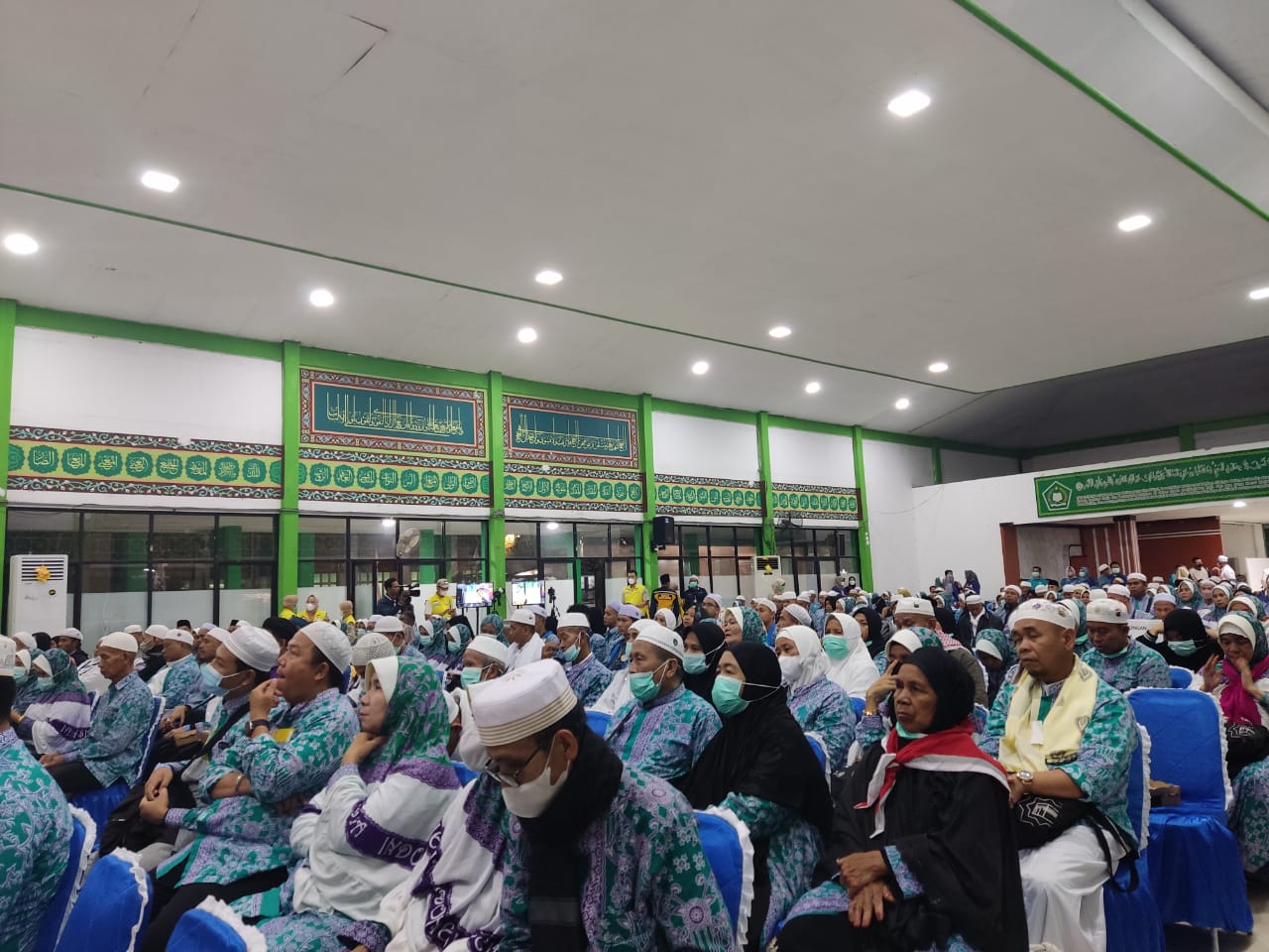 Asisten Pemkesra Sambut Kedatangan Jemaah Haji Prov. Kalteng