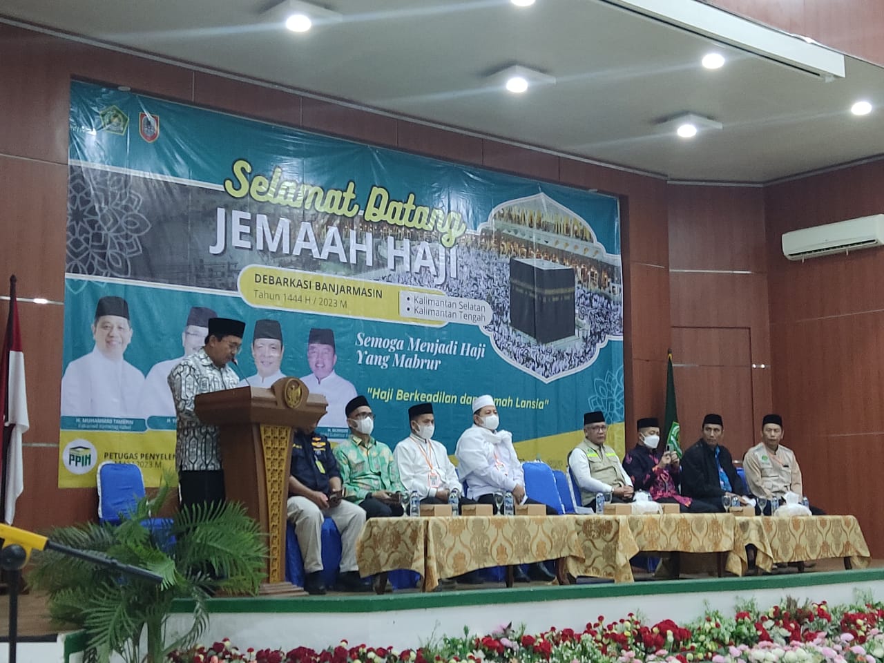 Asisten Pemkesra Sambut Kedatangan Jemaah Haji Prov. Kalteng