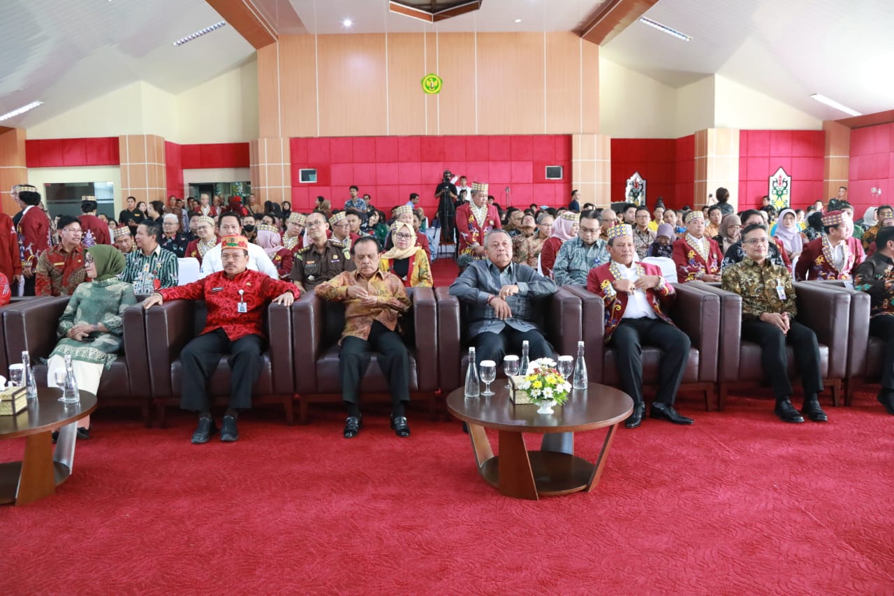 Sekda Prov. Kalteng Hadiri Pelantikan Pengurus Ikatan Sarjana Ekonomi Indonesia Cabang Palangka Raya