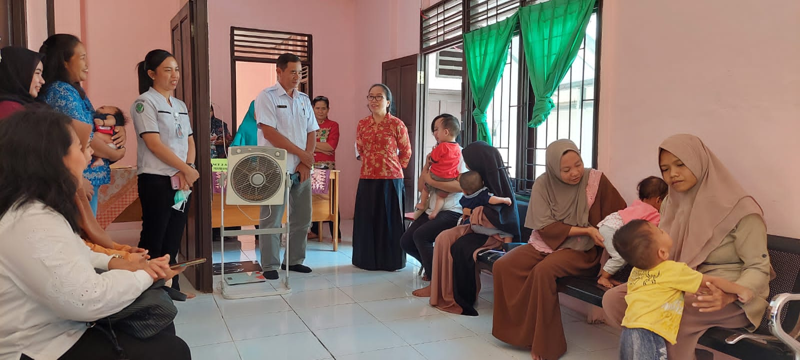 DWP Dispursip Kalteng Tinjau Posyandu Cendrawasih dan Mengecek Tumbuh Kembang Anak Asuh