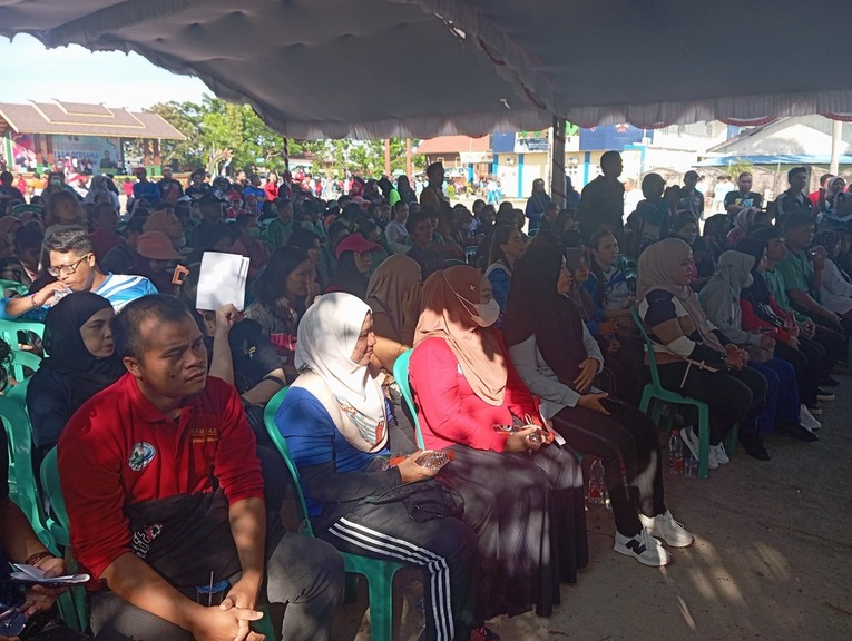 Gubernur Kalteng Sugianto Sabran Buka Pasar Murah Berkah Pada Sejumlah wilayah di Kabupaten Kapuas