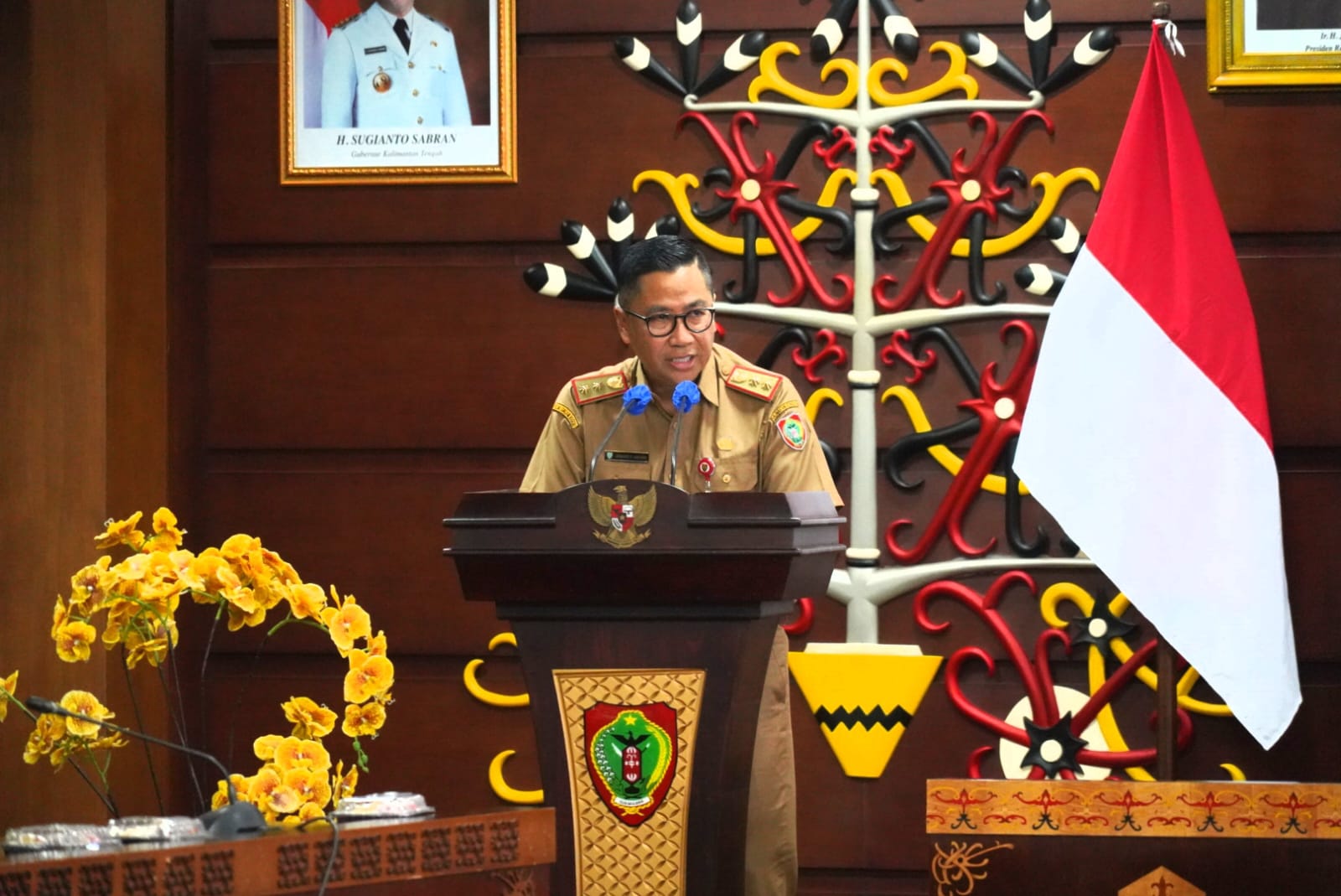 Asisten Ekbang Leonard S. Ampung Buka Rakor Pembinaan SDM Dan LPSE se-Kalteng