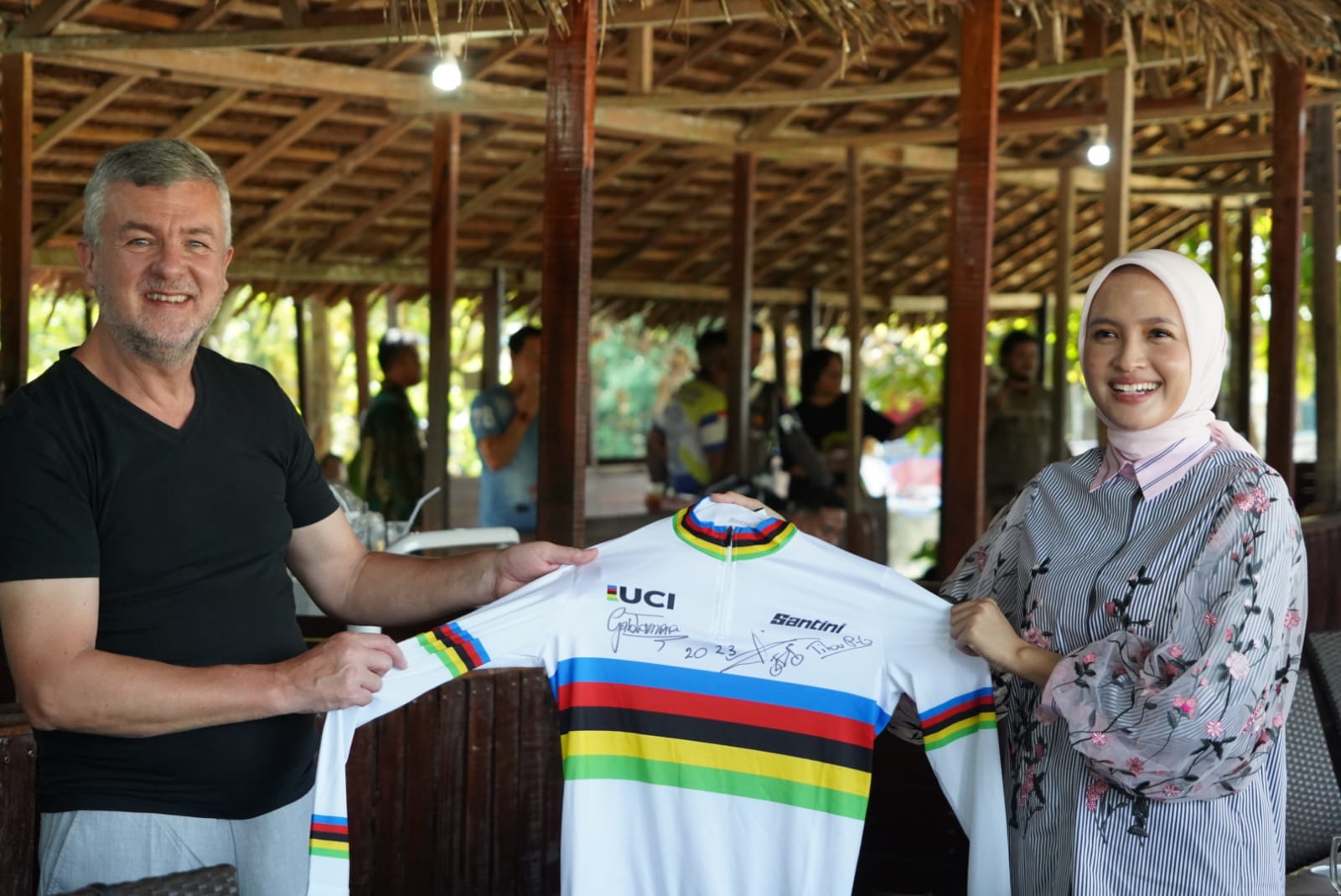 Ketua Dekranasda Prov. Kalteng Ivo Sugianto Sabran Hadiri Ramah Tamah  Bersama Peserta UCI MTB Eliminator World Championship