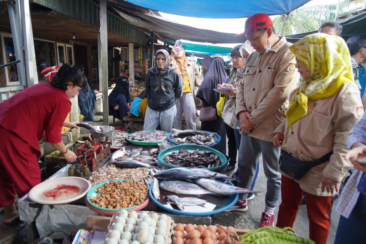 Sahli Yuas Elko Bersama TPID dan Satgas Pangan Prov. Kalteng Laksanakan Sidak Pasar Lanjutan