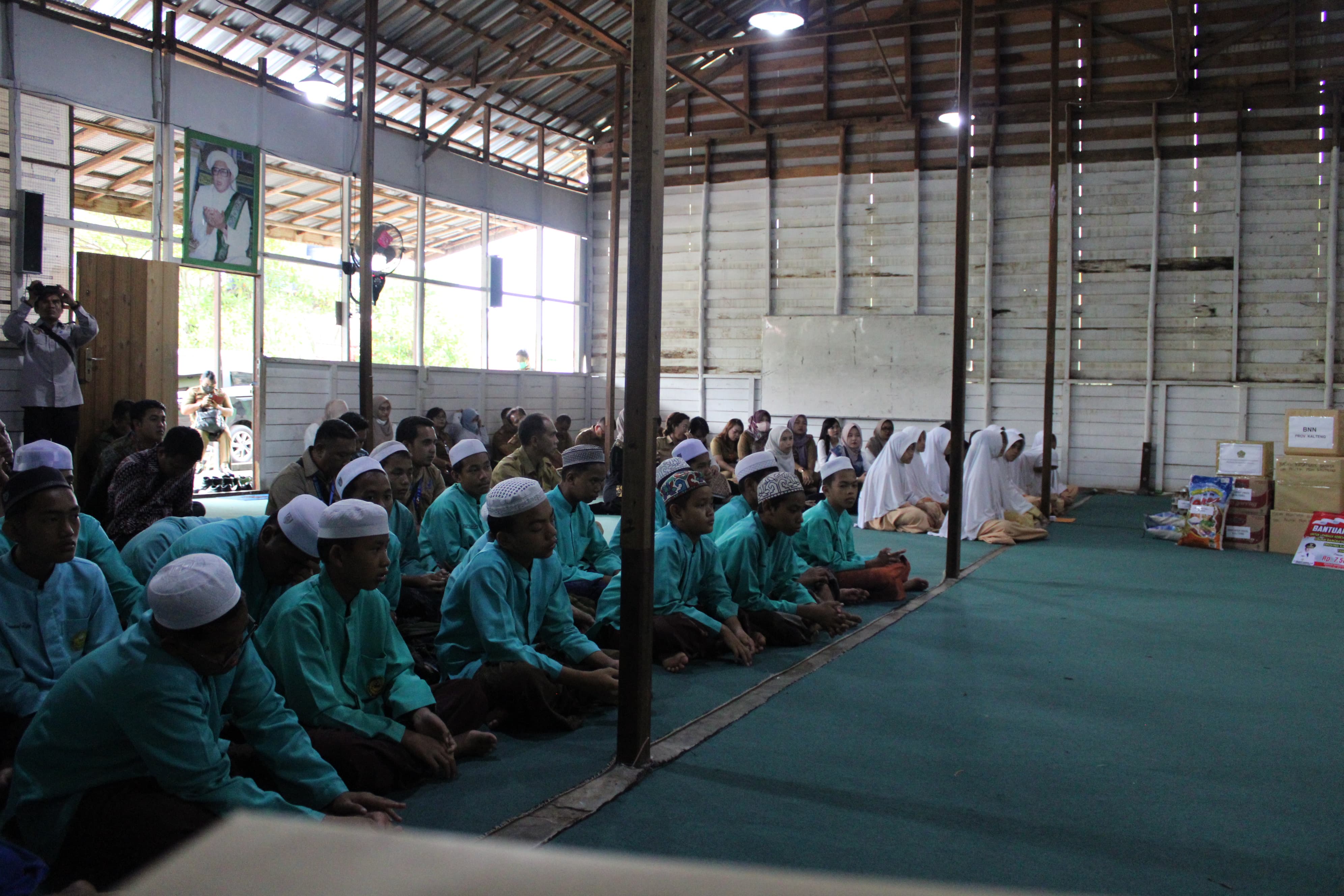 Kepala Badan Kesbangpol Prov. Kalteng Katma F. Dirun melakukan Anjangsana ke Panti Darissalam