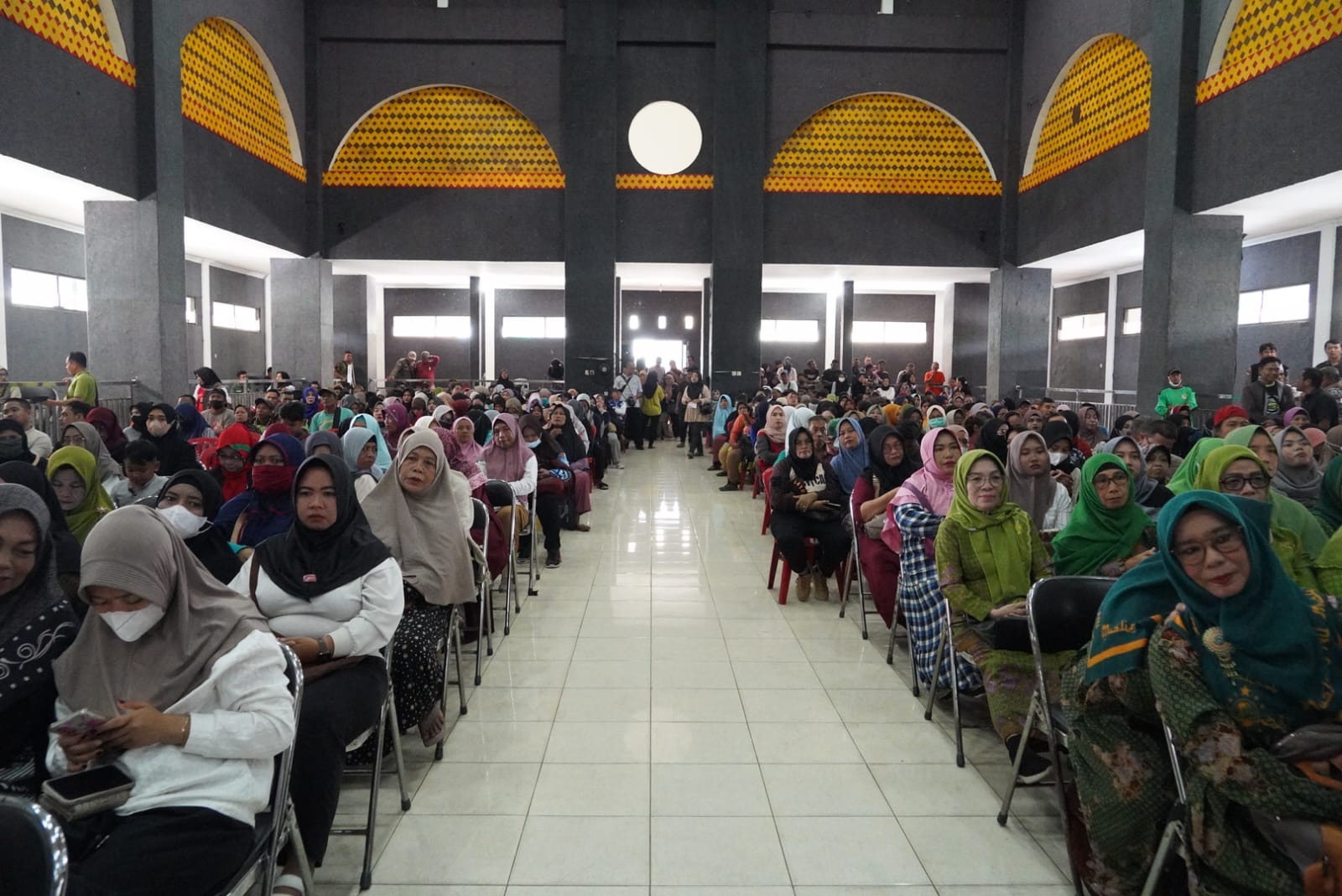 Gubernur Kalteng Sugianto Sabran Buka Pasar Murah di Enam Titik Lokasi Secara Bersamaan