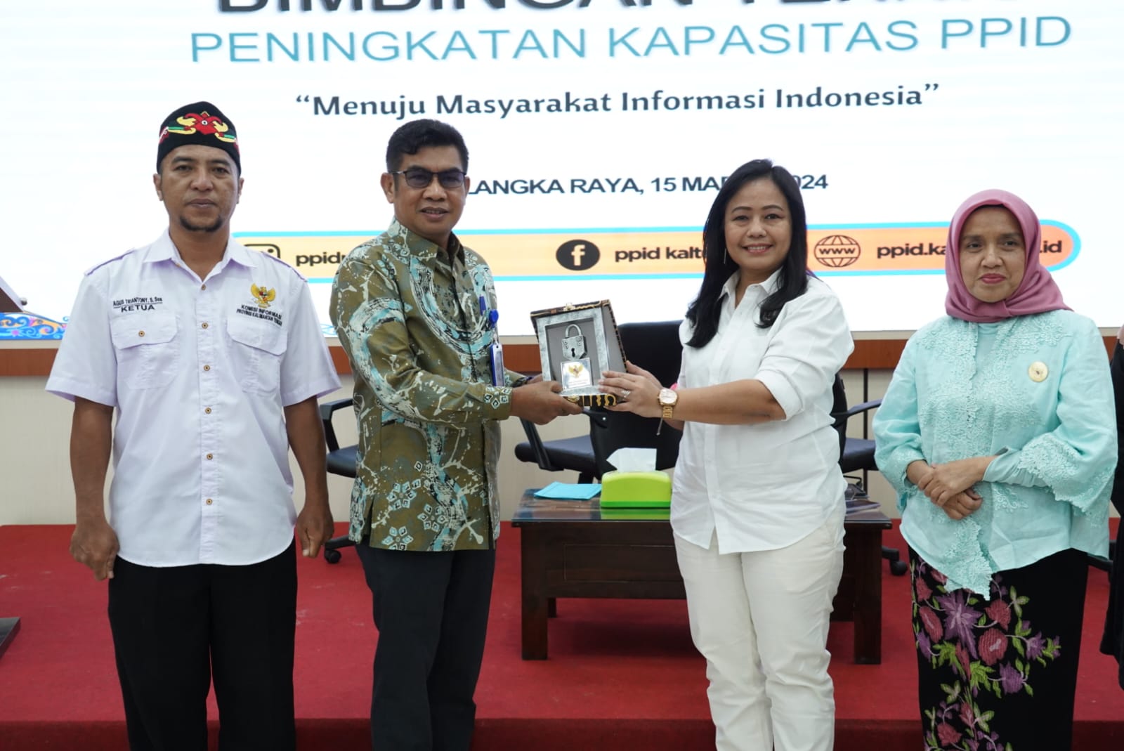 Kadiskominfosantik Prov. Kalteng Agus Siswadi Buka Bimtek Peningkatan Kapasitas PPID Kalteng