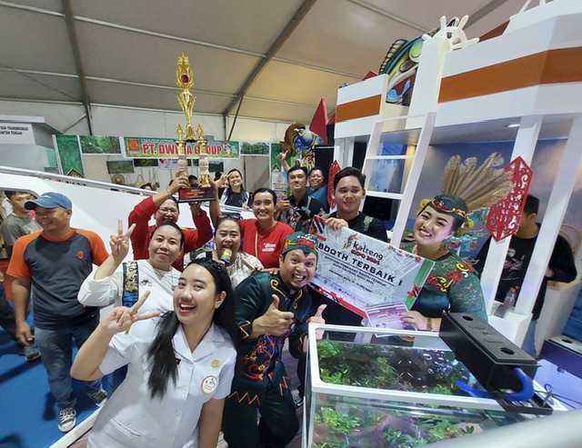 Dislutkan Prov. Kalteng Raih Penghargaan Booth Terbaik 1 Kategori Pemenang Booth Terbaik SOPD Pada Kalteng Expo 2024