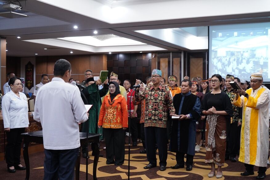 Sahli Yuas Elko Mengambil Sumpah dan Janji Juri Festival Budaya Isen Mulang Tahun 2025