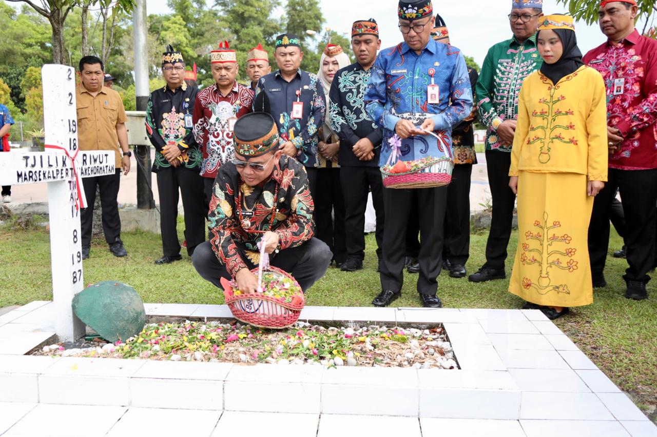 Gubernur Kalteng Agustiar Sabran Pimpin Upacara Ziarah dan Tabur Bunga di Taman Makam Pahlawan