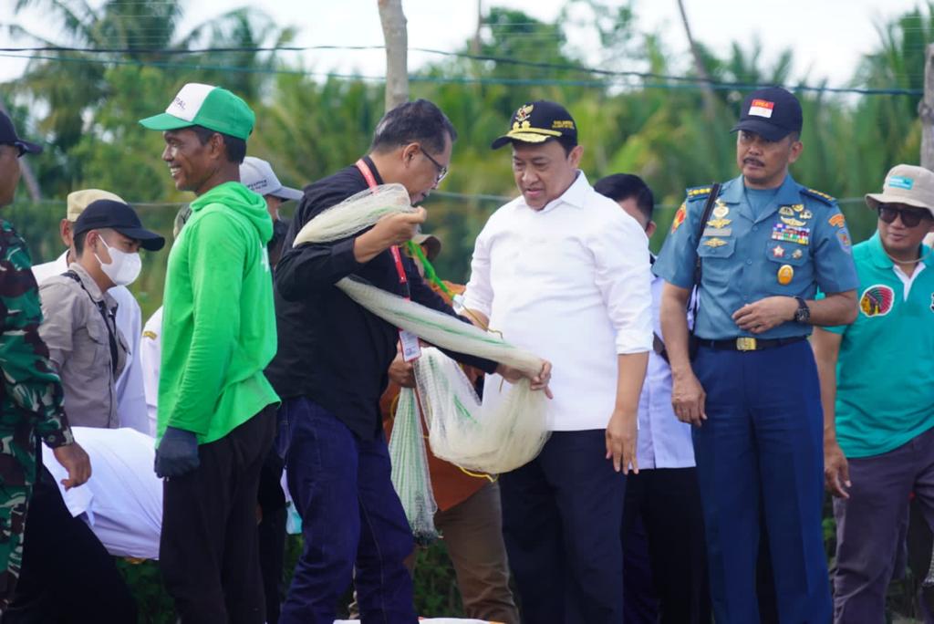 Kadislutkan Dampingi Wagub Kalteng Dan Peserta PPRA LXIII Dari Lemhannas Tinjau Lokasi Shrimp Estate