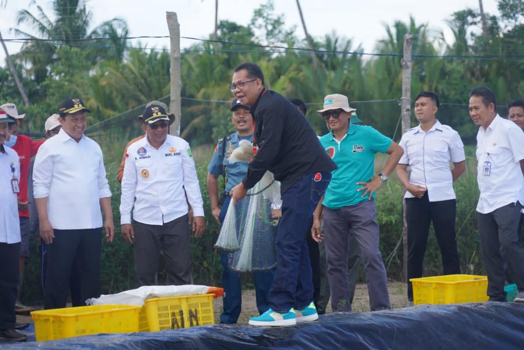 Kadislutkan Dampingi Wagub Kalteng Dan Peserta PPRA LXIII Dari Lemhannas Tinjau Lokasi Shrimp Estate