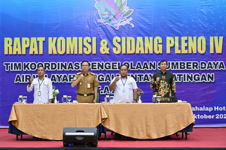 Kepala Bappedalitbang Prov. Kalteng Leonard S. Ampung Buka Rapat Komisi dan Sidang Pleno IV TKPSDA Wilayah Sungai Mentaya-Katingan