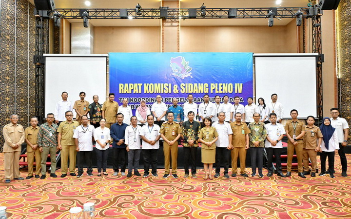 Kepala Bappedalitbang Prov. Kalteng Leonard S. Ampung Buka Rapat Komisi dan Sidang Pleno IV TKPSDA Wilayah Sungai Mentaya-Katingan