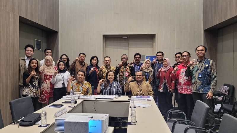 Plt Sekda Prov Kalteng M. Katma F. Dirun Hadiri Sebagai Presenter Dalam Pelaksanaan Presentasi Uji Publik Monitoring dan Evaluasi Keterbukaan Informasi Publik