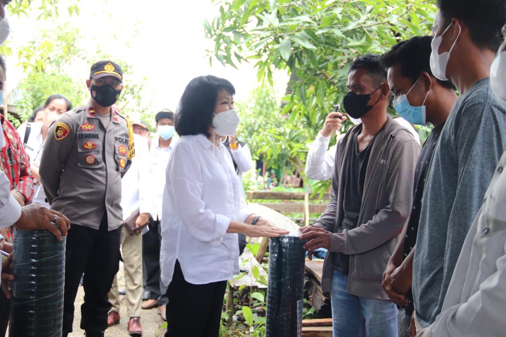 Bupati Pulpis Serahkan Bantuan Alat Tangkap Ikan Kepada Dua KUB Desa Jabiren Dan Desa Taruna