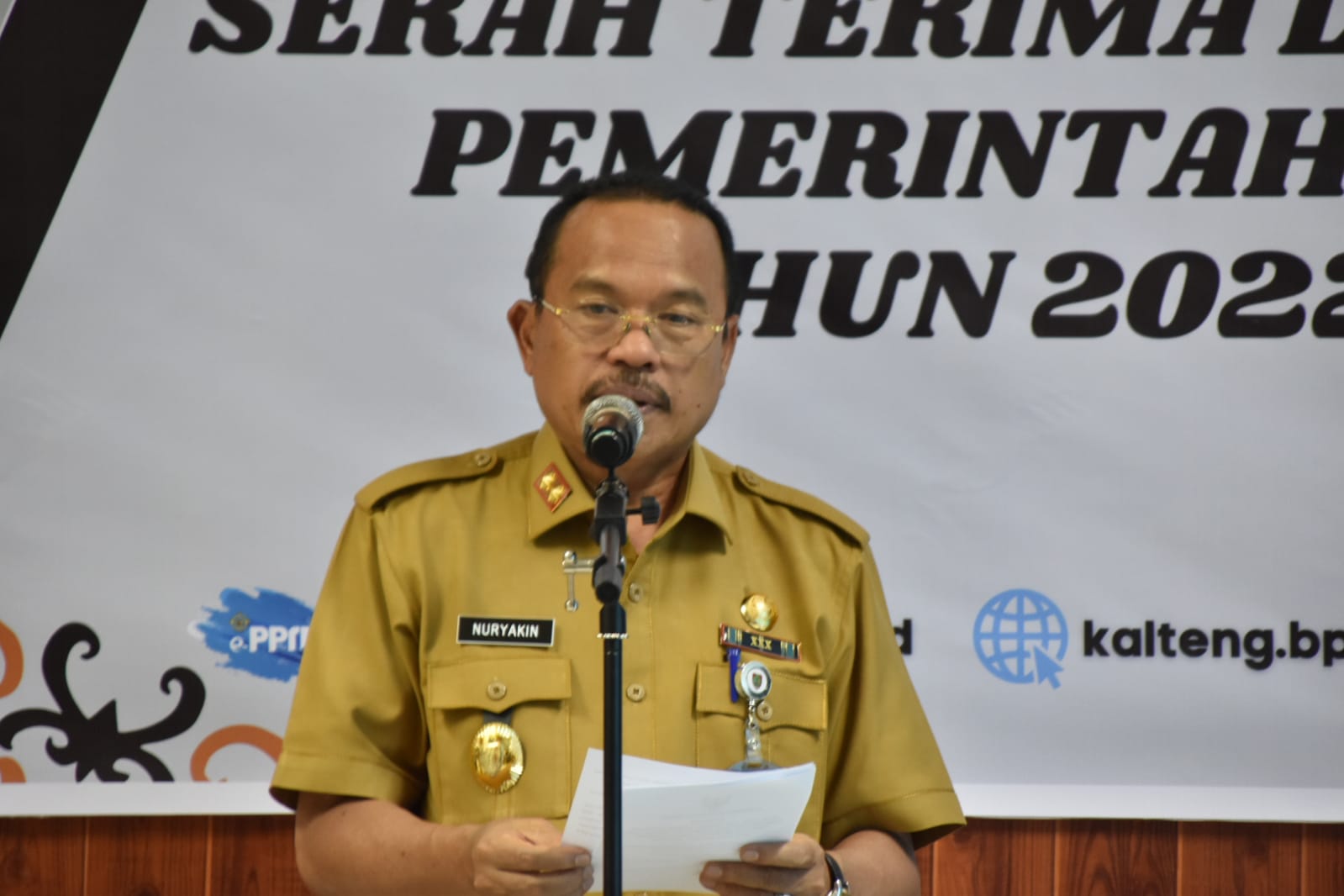 Sekda Prov. Kalteng  Lakukan Penandatanganan Berita Acara dan Serah Terima LKPD Unaudited Pemprov Kalteng TA 2022