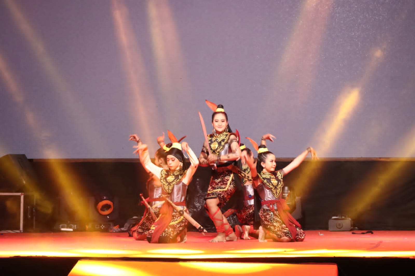 Lomba Tari Kreasi Daerah Festival Tambun Bungai