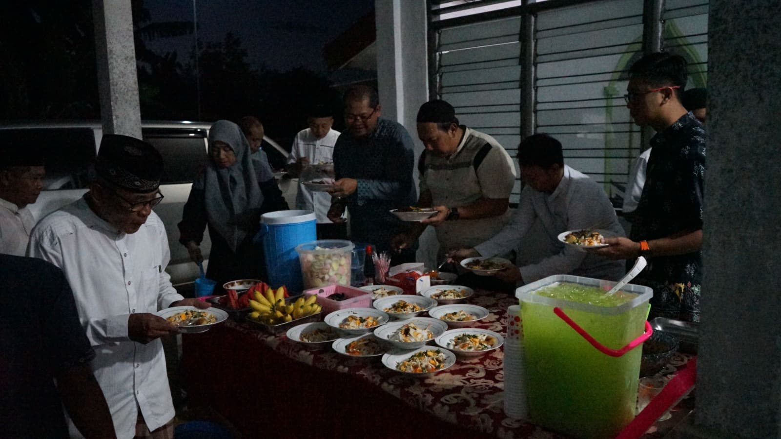 Disnakertrans Buka Puasa Bersama Masyarakat