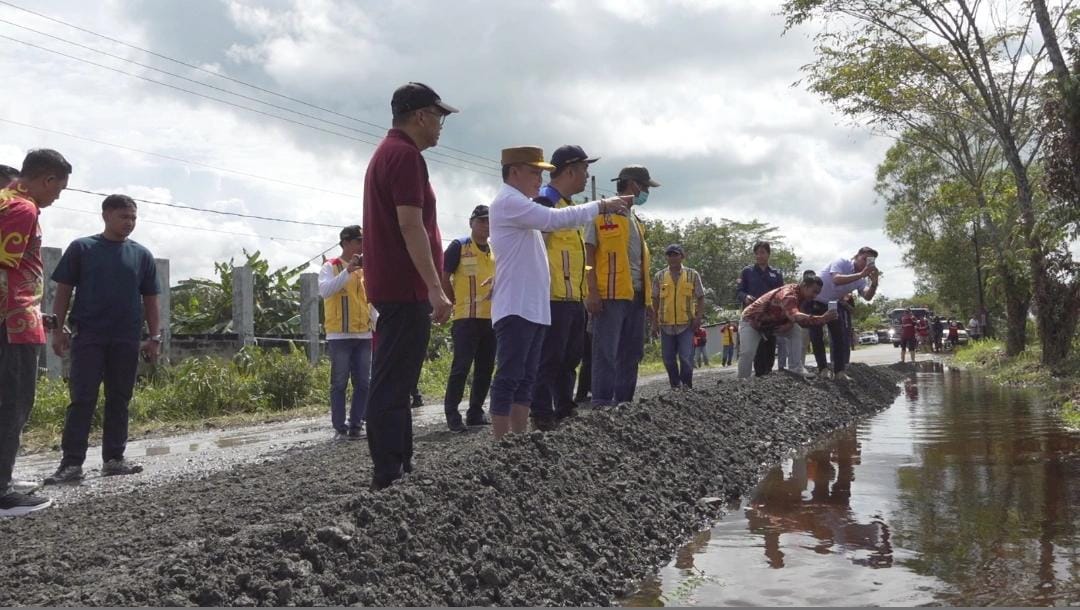 Gubernur Kalteng Agustiar Sabran Tinjau Jalan Rusak di Lingkar Luar