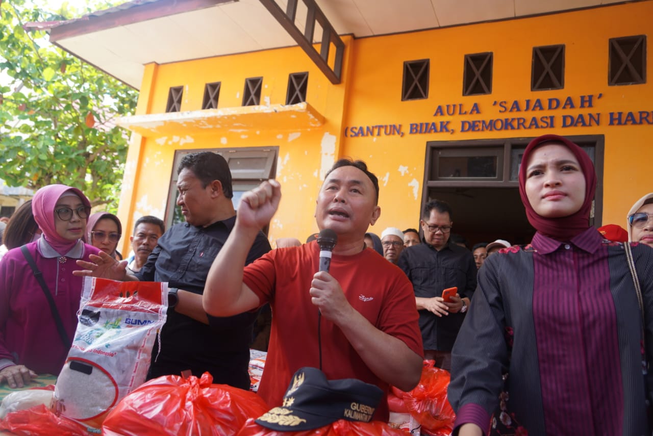 Gubernur Kalteng Sugianto Sabran Tinjau Pasar Penyeimbang di Kantor Kelurahan Ketapang