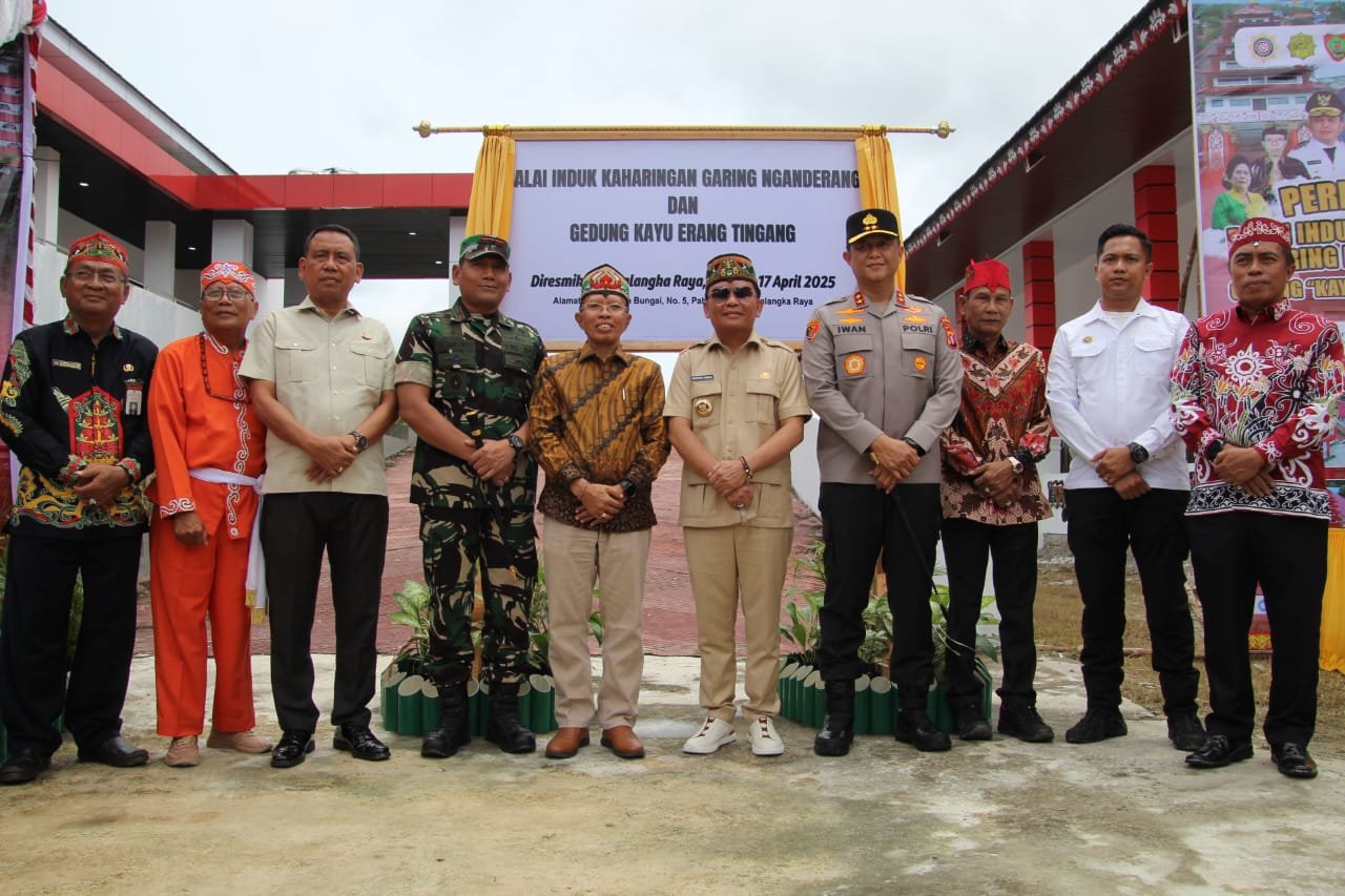 Gubernur Kalteng Agustiar Sabran Resmikan Balai Induk Kaharingan Garing Nganderang dan Gedung Kayu Erang Tingang