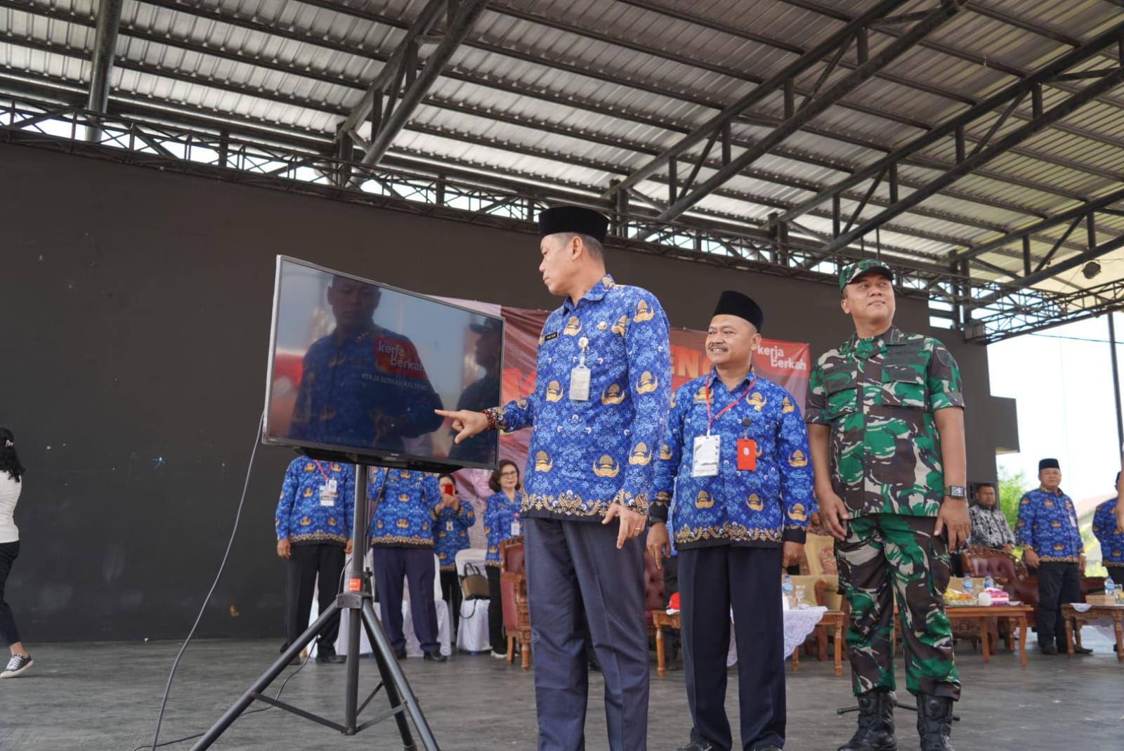 Sahli Yuas Elko Buka Pameran Kesempatan Kerja (Job Fair) Provinsi Kalteng Tahun 2023