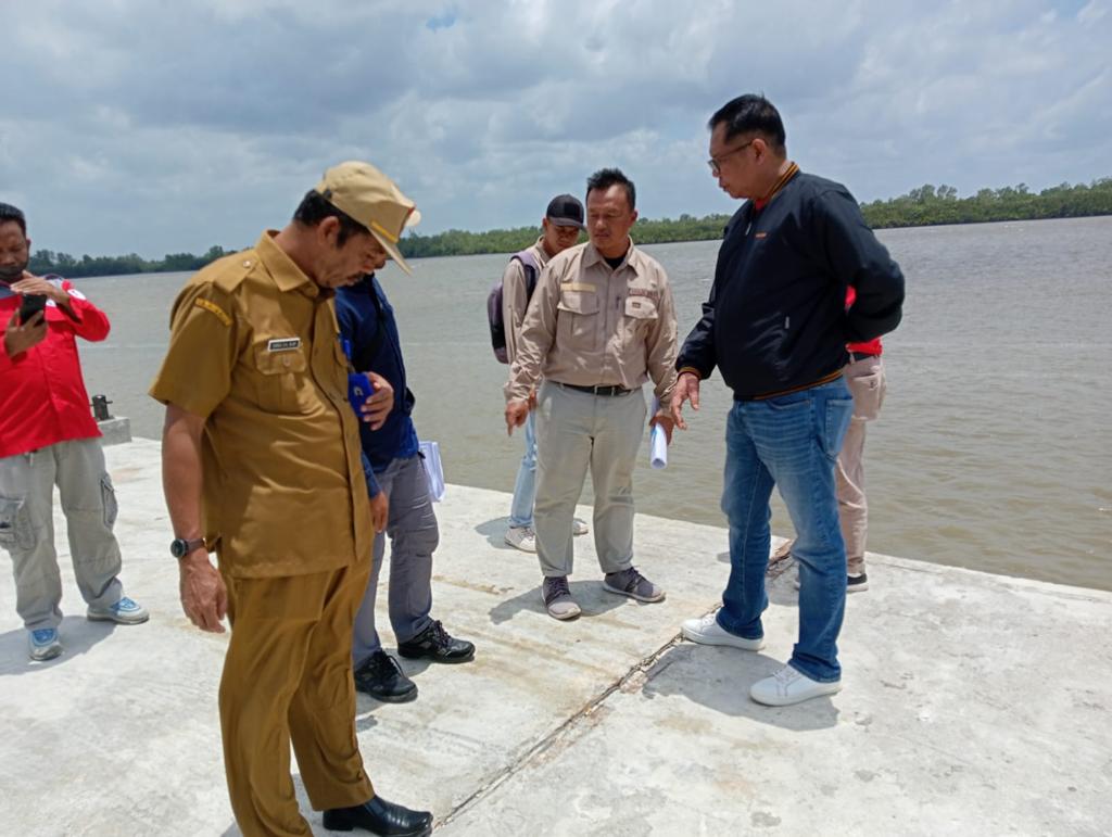 Dislutkan Prov. Kalteng Lakukan Kunjungan dan Pengecekan pembangunan Dermaga Pelabuhan Perikanan Kuala Pembuang Tahap III