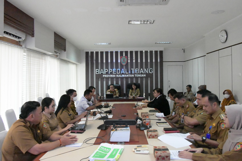 Kepala Bappedalitbang Leonard S Ampung Buka Rapat Evaluasi Pokja PPSP Prov. Kalteng