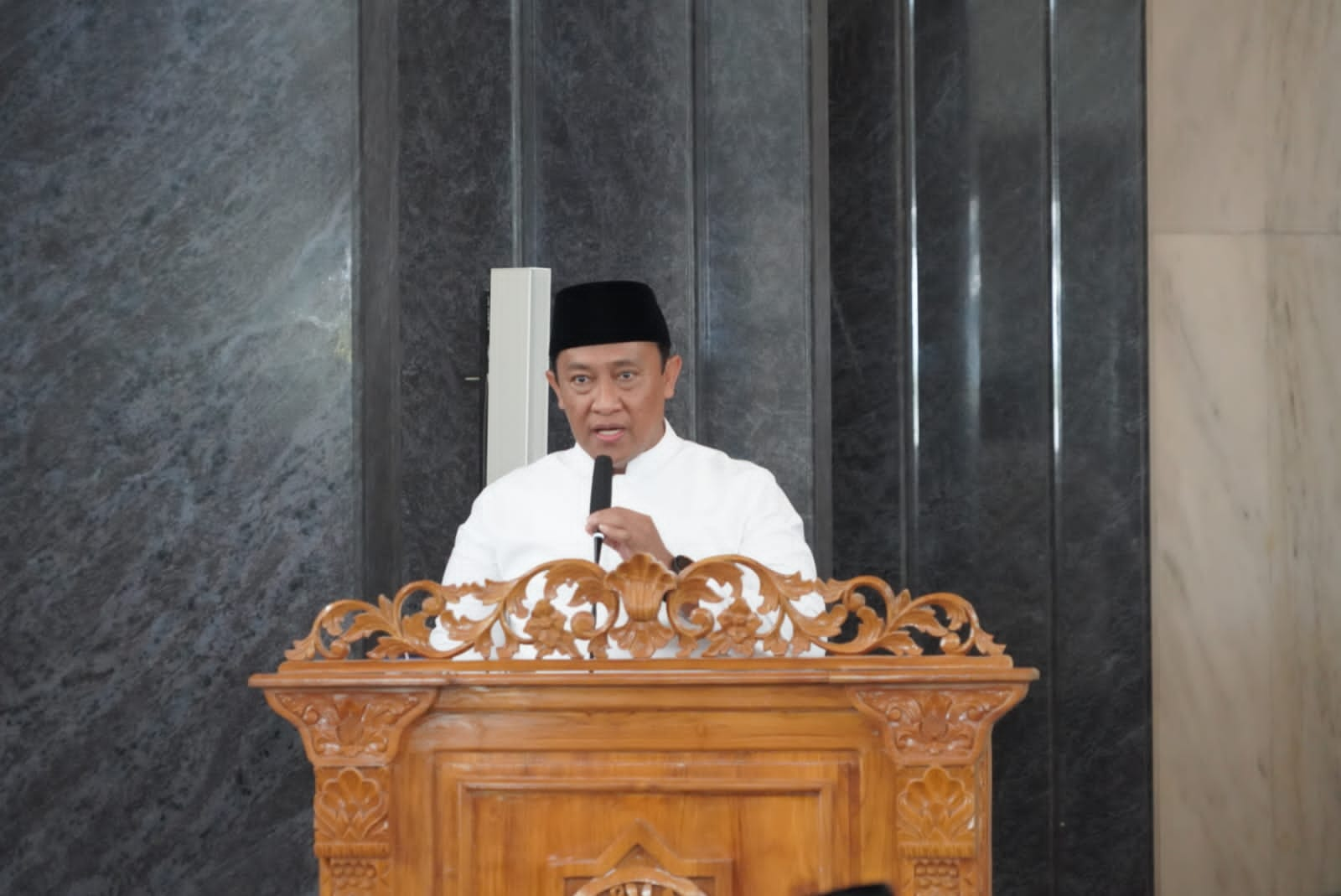 Pemprov Kalteng Laksanakan Salat Jumat Perdana di Masjid Agung Kubah Kecubung