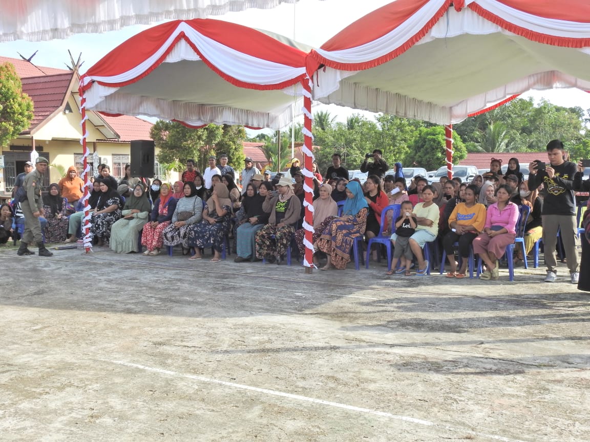 Sekda Nuryakin Buka Pasar Murah di Puruk Cahu Kabupaten Murung Raya