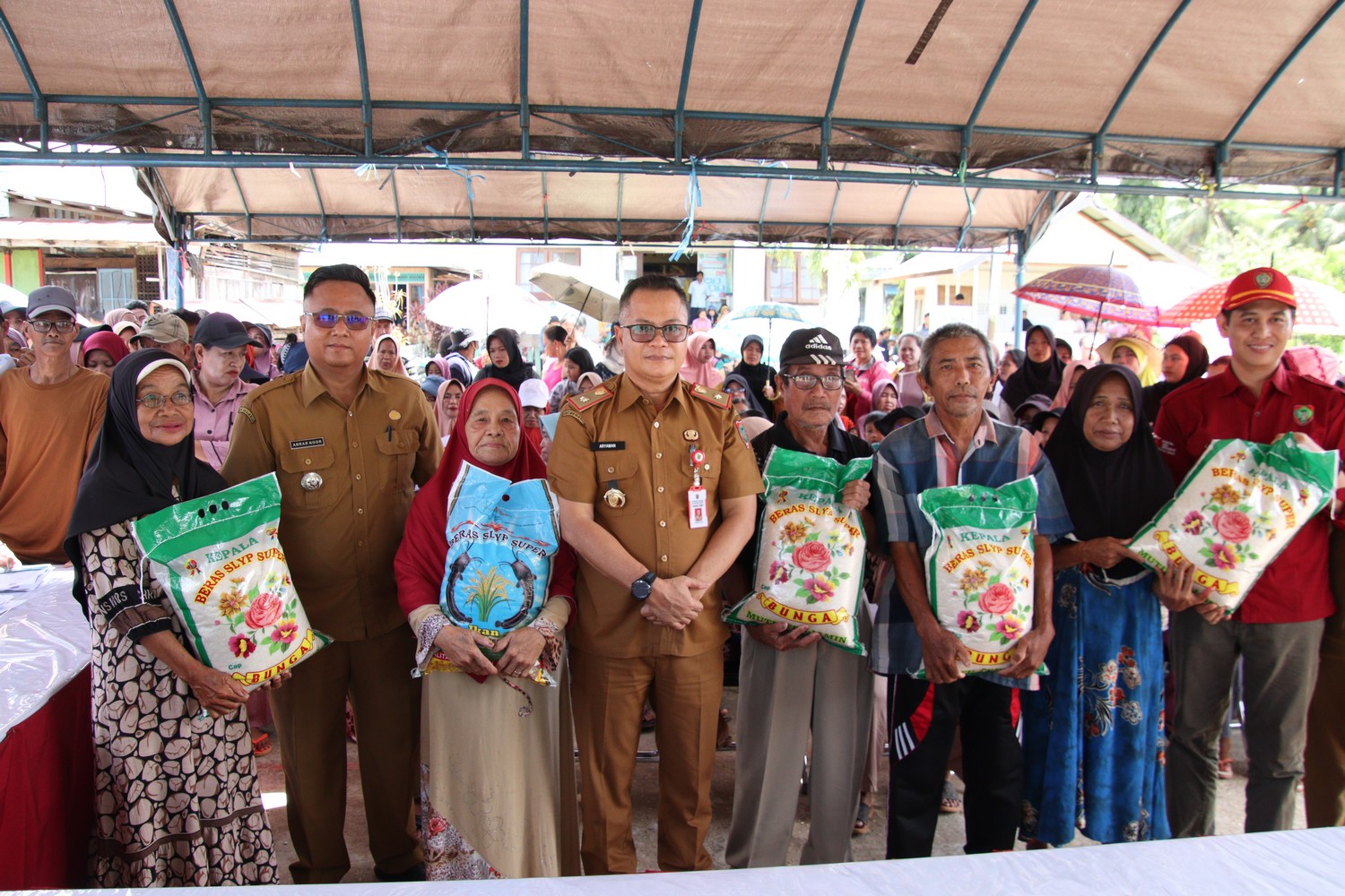 Kadis PMD Prov. Kalteng Aryawan Buka Pasar Penyeimbang di Kecamatan Dusun Utara