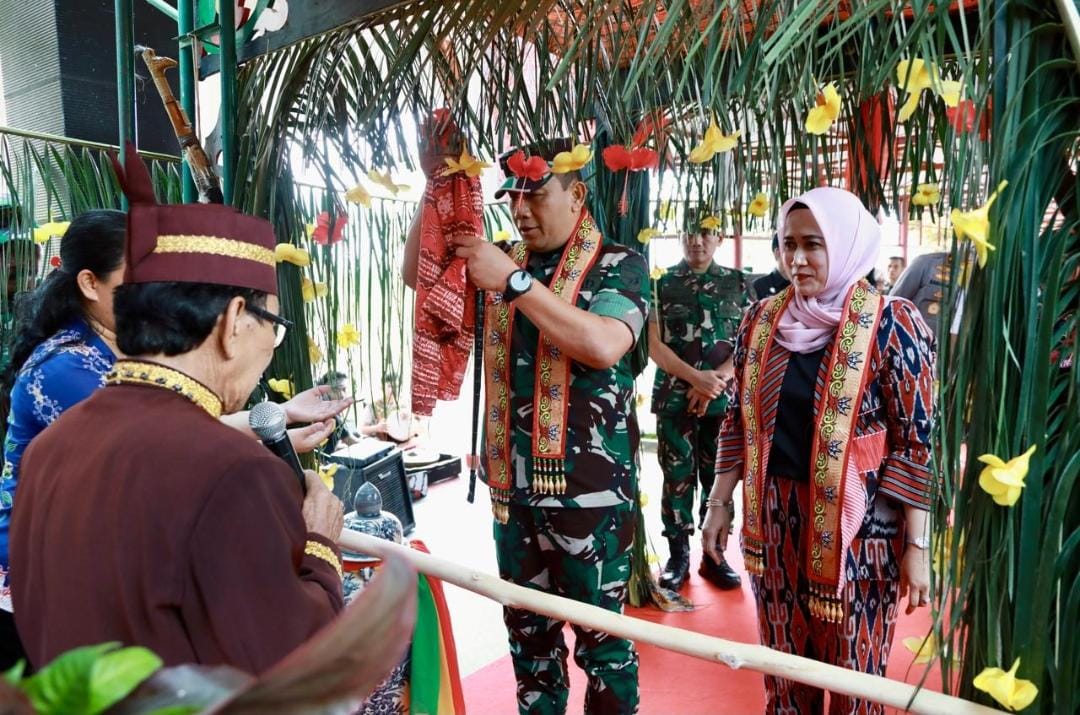 Wagub Edy Pratowo Sambut Panglima Kodam XII/Tanjungpura Mayjen TNI Jamallulael Beserta Ketua Persit KCK Daerah VII/Tanjungpura Indah Jamallulael