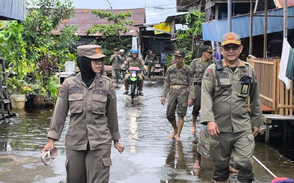 Satpol PP Prov. Kalteng Laksanakan Patroli untuk Pantau Kondisi Debit Air dan Berikan Imbauan Kepada Masyarakat