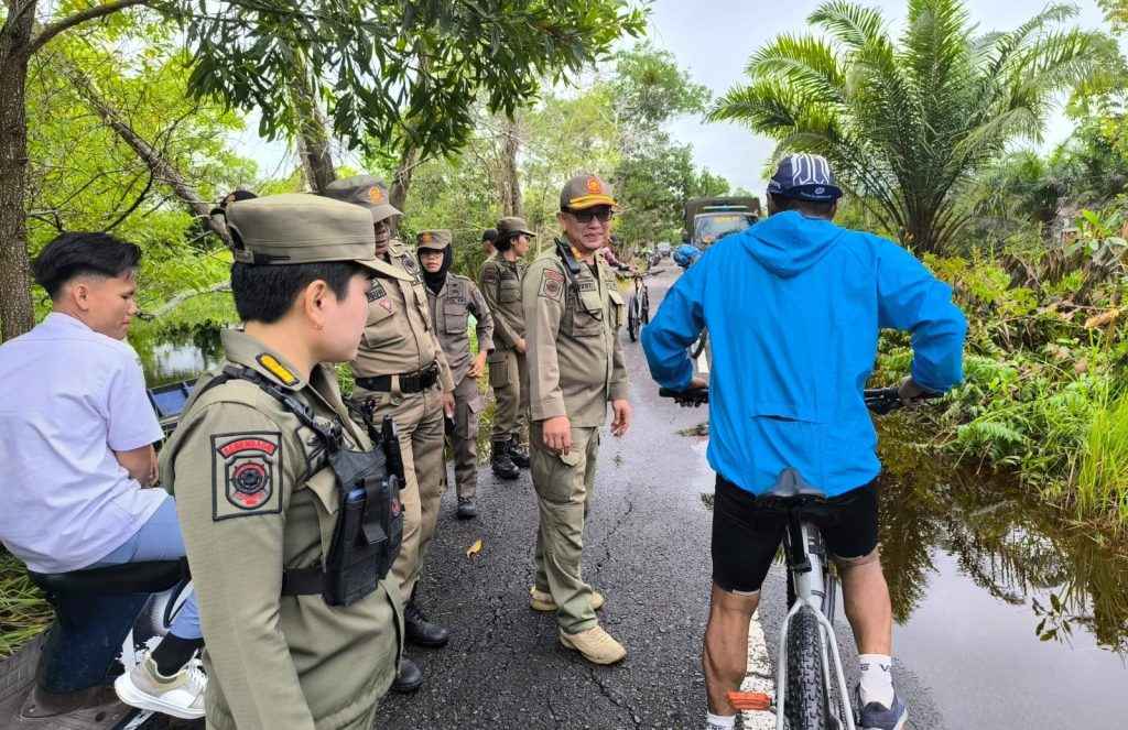 Satpol PP Prov. Kalteng Laksanakan Patroli untuk Pantau Kondisi Debit Air dan Berikan Imbauan Kepada Masyarakat