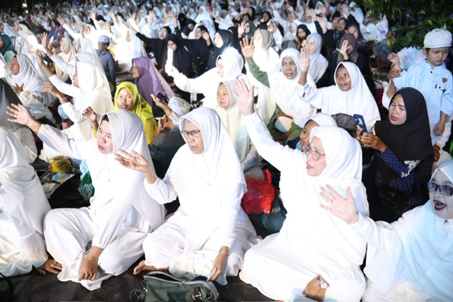 Antusias Masyarakat Hadiri Buka Puasa Bersama Gubernur Kalteng Agustiar Sabran dan Panglima Kodam XII/Tanjungpura Mayjen TNI Jamallulael