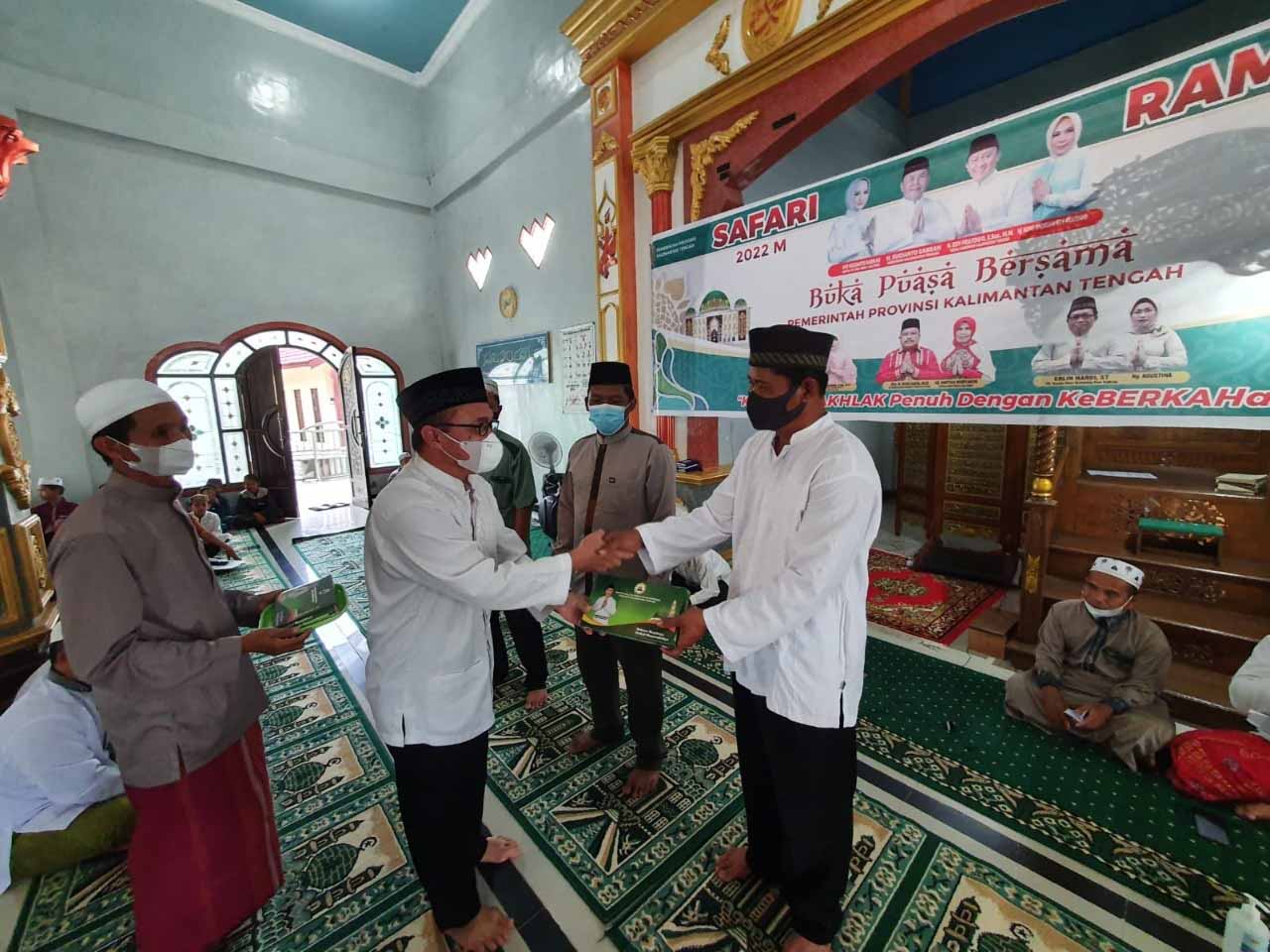 Pemprov. Kalteng Melalui Disperkimtan Dan UPT Dinas Kehutanan Pimpin Safari Ramadan Di Masjid Al Falah