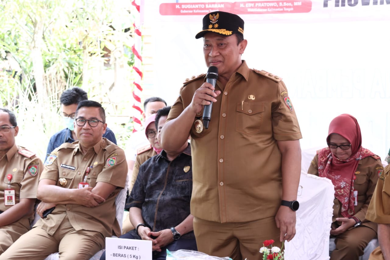 Wagub Kalteng Edy Pratowo Kunjungi Pasar Penyeimbang yang Dilaksanakan di Kantor Kelurahan Selat Hulu