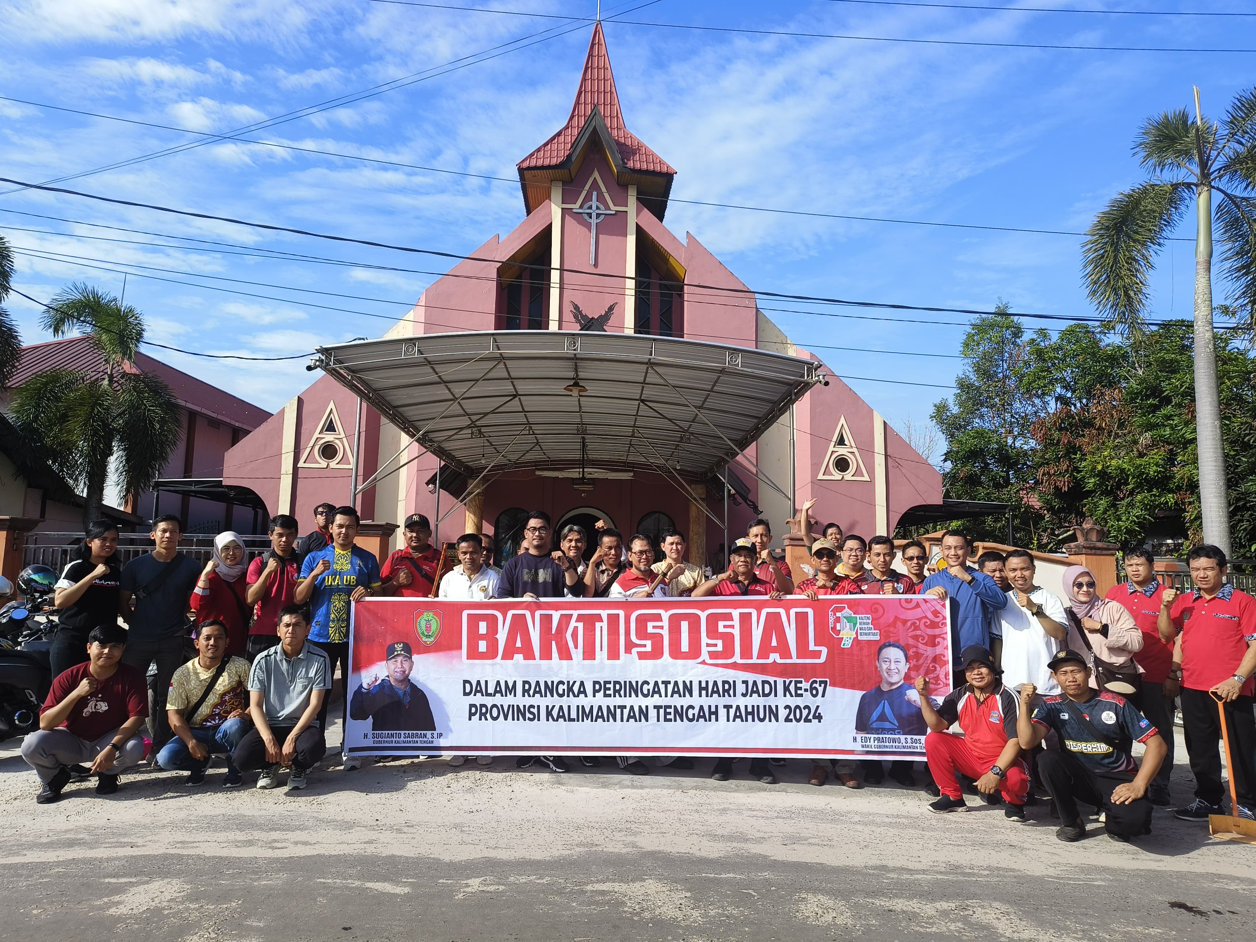 BKD Prov. Kalteng Ikuti Kegiatan Bakti Sosial Bersihkan Rumah Ibadah Dalam Rangka Peringatan Hari Jadi Ke-67 Prov. Kalteng