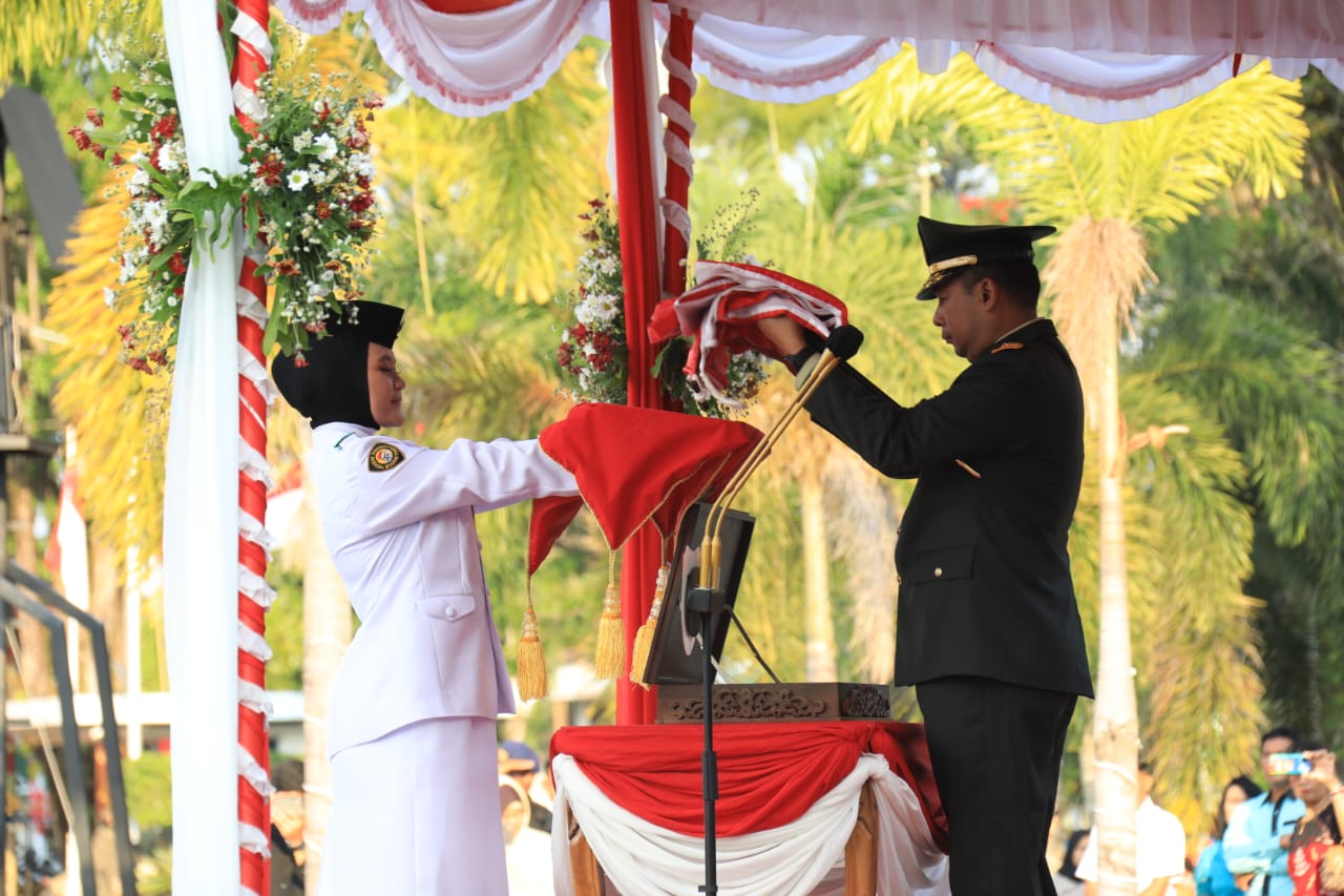 Wagub Kalteng Edy Pratowo Hadiri Upacara Penurunan Sang Merah Putih Dalam Rangka Peringatan HUT ke-78 Kemerdekaan RI