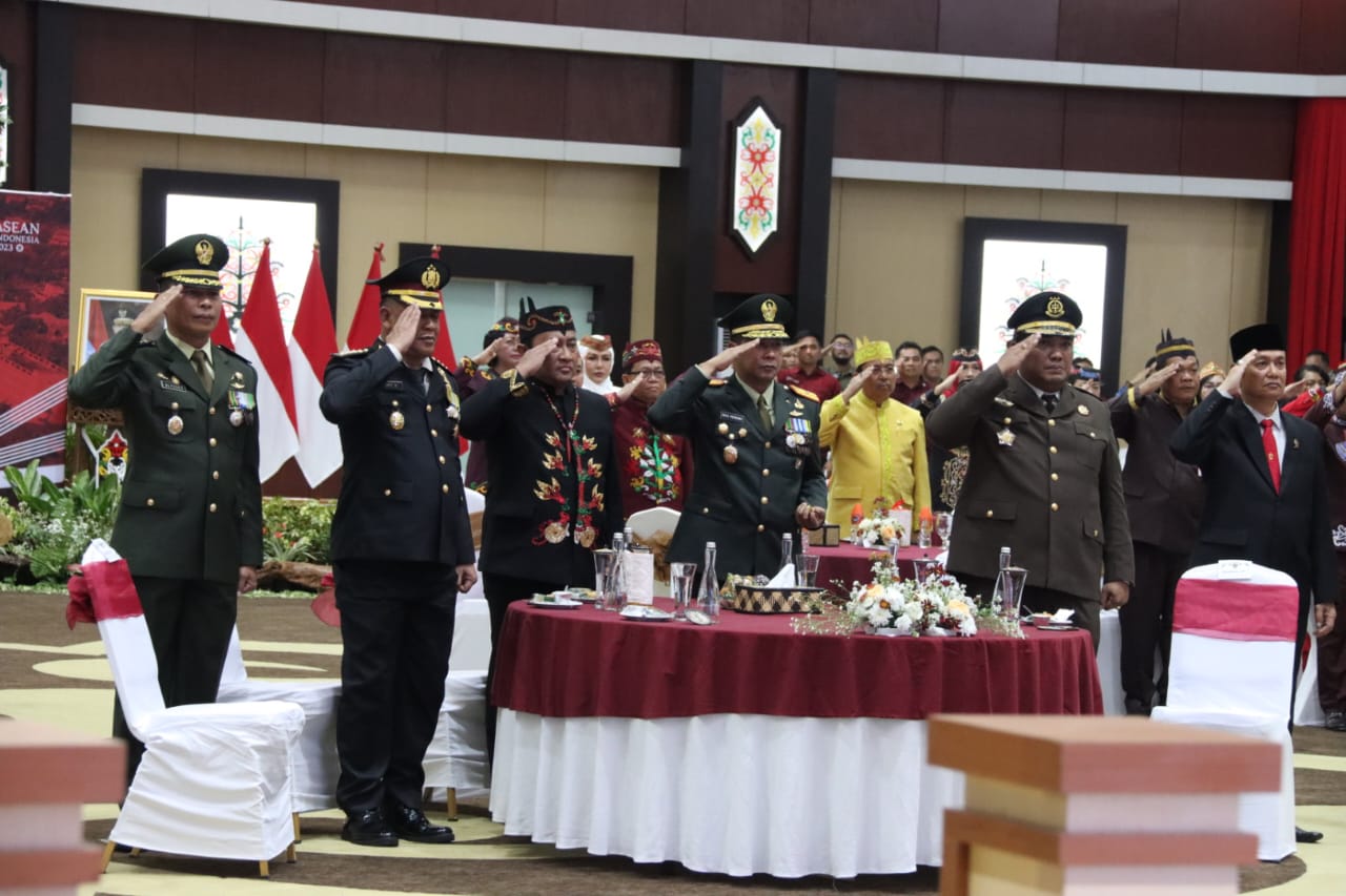 Wagub Kalteng Edy Pratowo Hadiri Upacara Penurunan Sang Merah Putih Dalam Rangka Peringatan HUT ke-78 Kemerdekaan RI