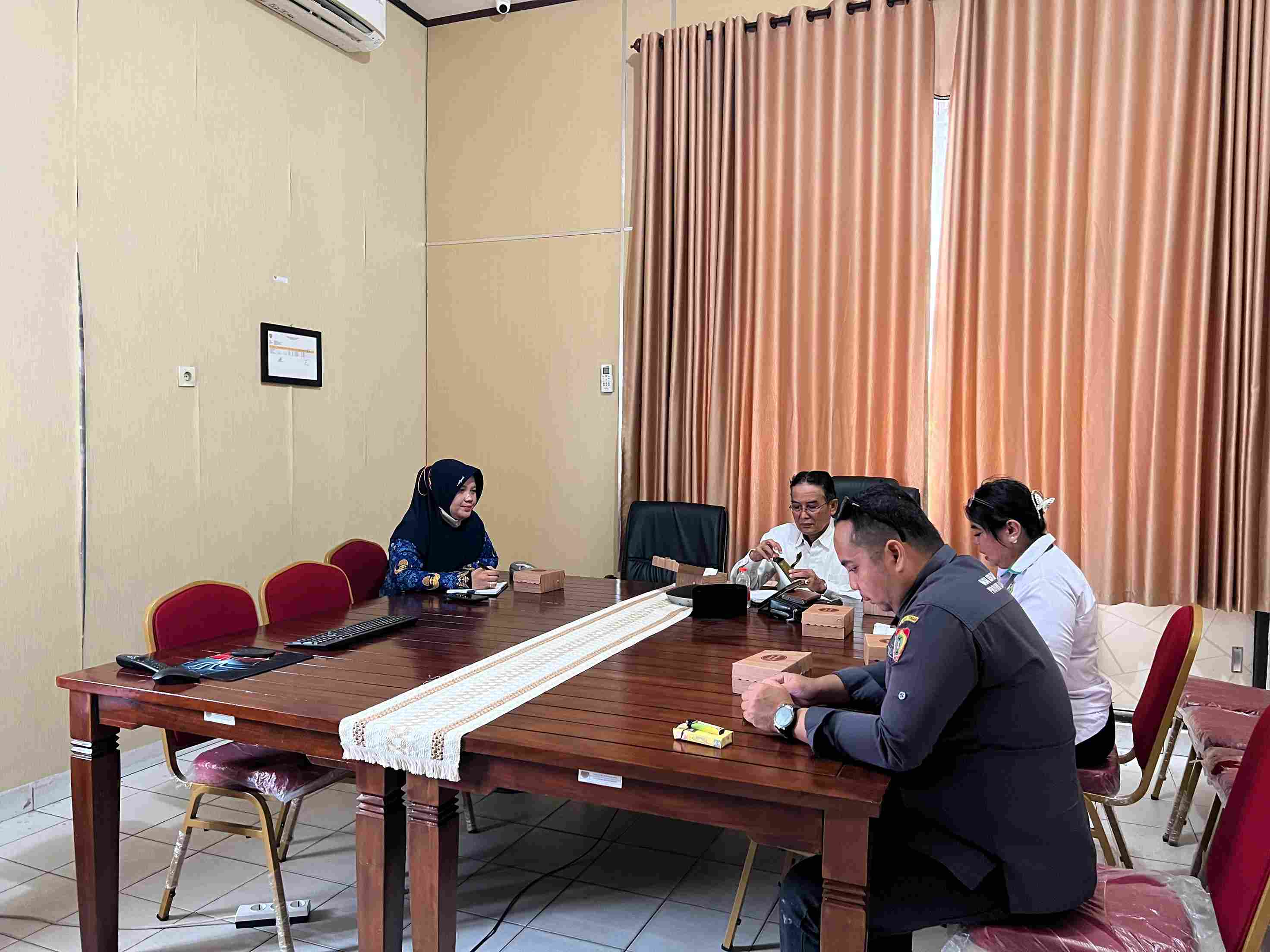 Badan Kesbangpol Laksanakan Rakor Bersama FKPT Kalteng