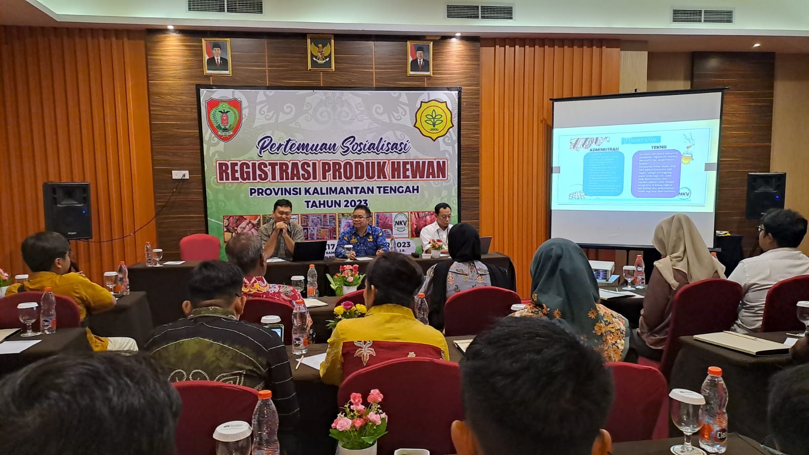 Kepala Dinas TPHP Prov. Kalteng Beri Sambutan Pada Pertemuan Sosialisasi Registrasi Produk Hewan