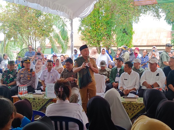 Kadisbun Prov. Kalteng Ikuti Rangkaian Kunjungan Kerja Gubernur Kalteng pada Pembukaan Pasar Murah