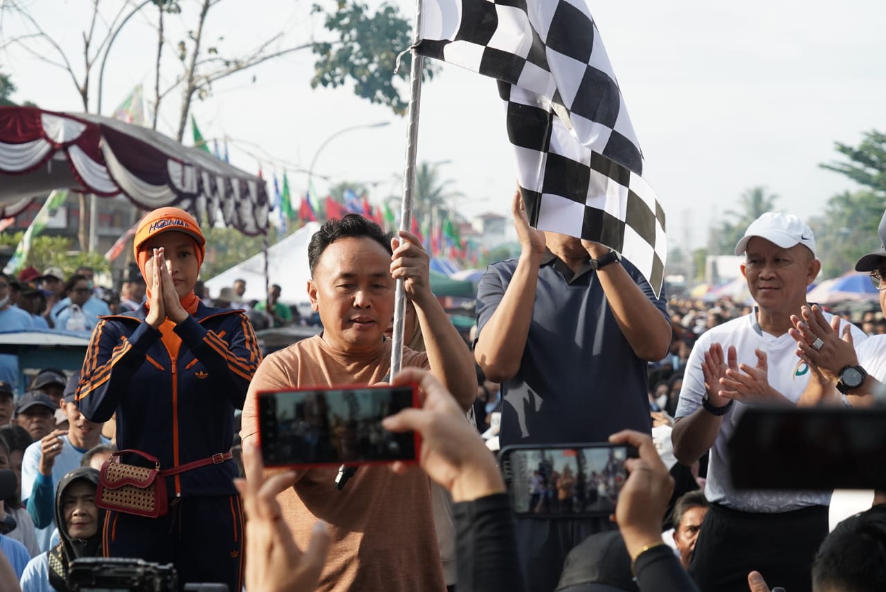 Gubernur Kalteng Sugianto Sabran Lepas Peserta Fun Walk Kalteng Berkah