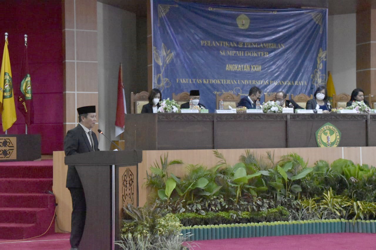 Staf Ahli Gubernur Kalteng Bidang KSDM Hadiri Acara Sidang Terbuka Senat Fakultas Kedokteran UPR