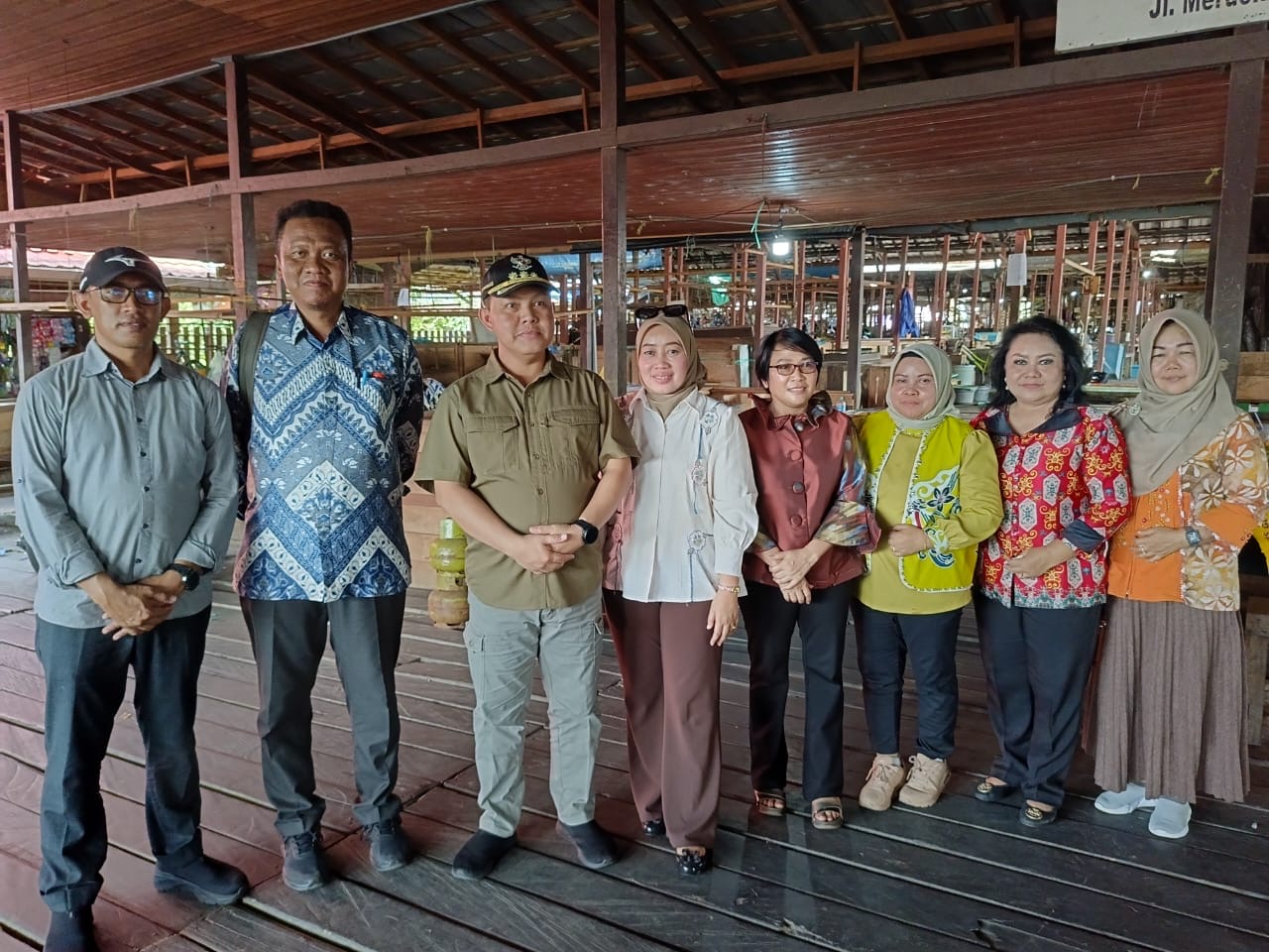 Penjabat Bupati Tinjau Pasar SAIK dan Keramba Ikan di Buntok Seberang