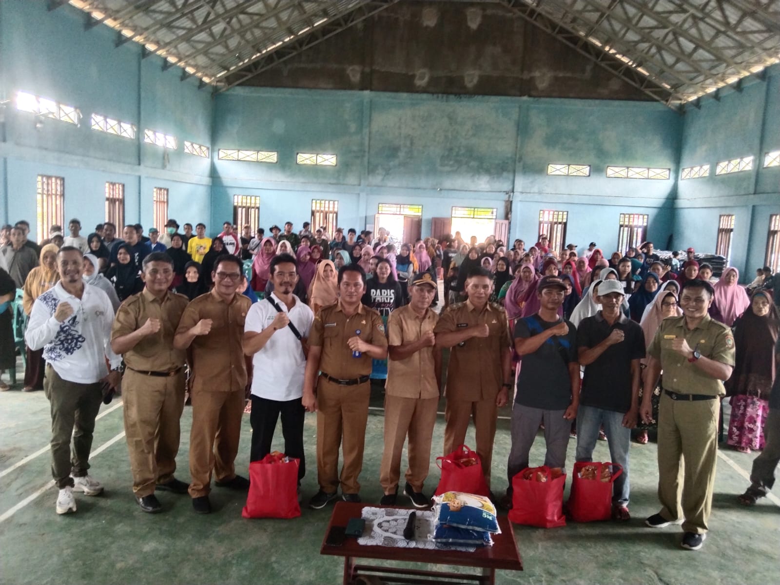 Masyarakat Sangat Antusias Berbondong-bondong Serbu Pasar Murah, Tertib dan Sambut Baik Program Pemprov Kalteng