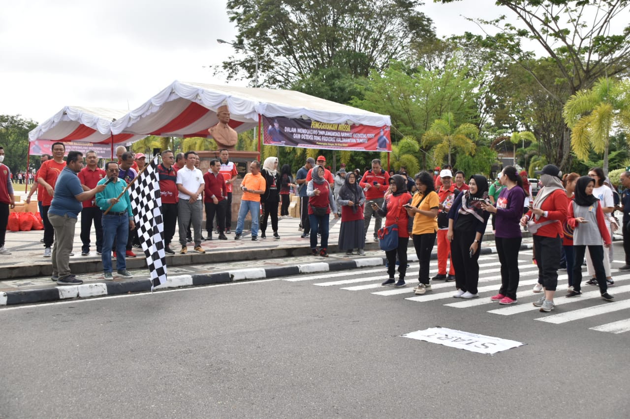 Pemprov. Kalteng  Gelar Pergerakan Massa Dalam Rangka Implementasi Gerakan Masyarakat Hidup Sehat Dengan Deteksi Dini, Pengukuran Kebugaran Jasmani, dan Skrining Kesehatan Jiwa